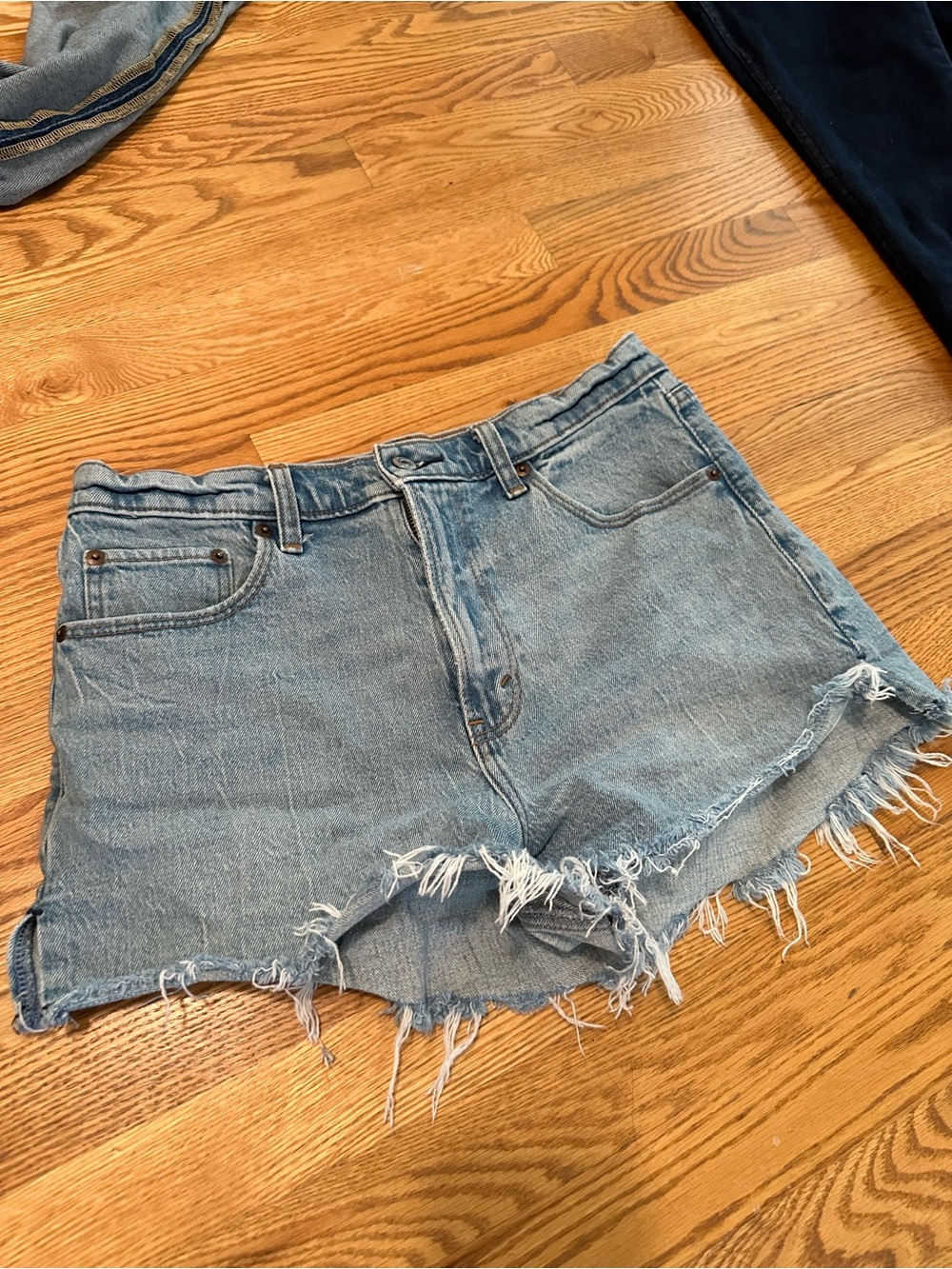Abercrombie high rise mom short size 29